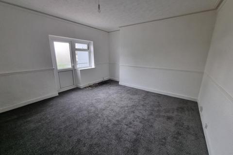 1 bedroom flat to rent, Clytha Square, ,