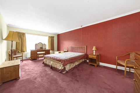 31 Leazes Avenue, Chaldon, Caterham, CR3 5AG