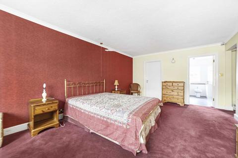 31 Leazes Avenue, Chaldon, Caterham, CR3 5AG