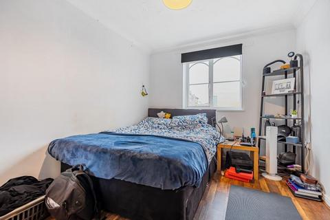 2 bedroom flat for sale - Woking,  Surrey,  GU21