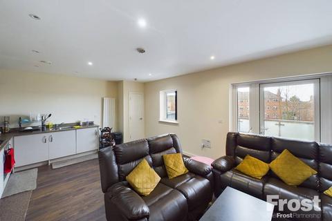 2 bedroom apartment for sale, Cranford Lane, Hounslow, TW5