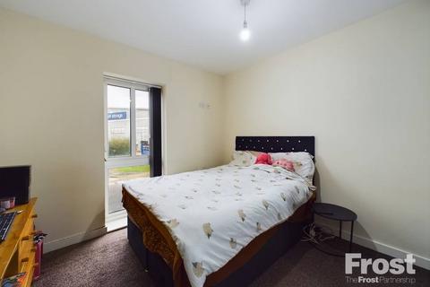 2 bedroom apartment for sale, Cranford Lane, Hounslow, TW5