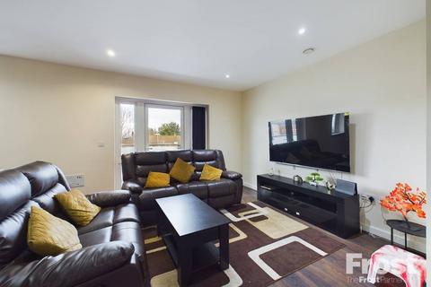 2 bedroom apartment for sale, Cranford Lane, Hounslow, TW5