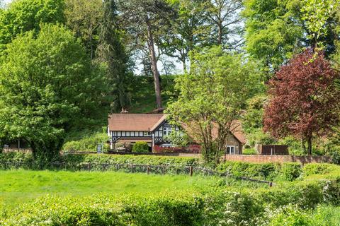 3 bedroom semi-detached house for sale, Hambledon Road, Busbridge, Godalming, GU8.