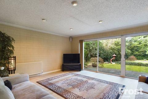 4 bedroom bungalow for sale - Acacia Avenue, Wraysbury, Berkshire, TW19