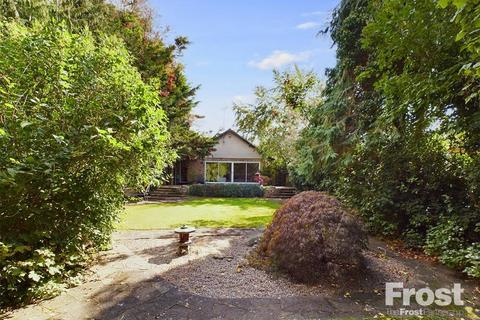 4 bedroom bungalow for sale, Acacia Avenue, Wraysbury, Berkshire, TW19