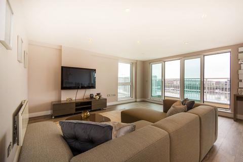 2 bedroom flat for sale, Oyster Wharf, Lombard Road, Battersea Square, London, SW11