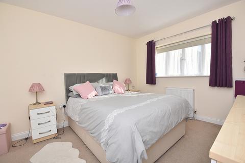 8 Collingham Close, Templecombe, BA8 0LR