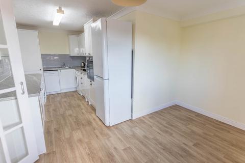 2 bedroom flat for sale, ST CHRISTOPHERS GARDENS, FERNBANK ROAD, ASCOT, BERKSHIRE, SL5 8LZ