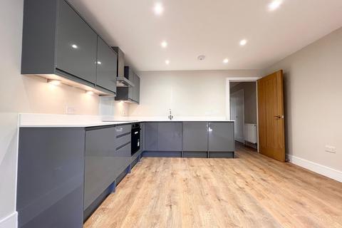 2 bedroom apartment to rent, London SW20