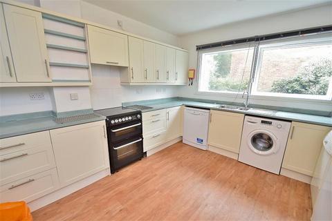 6 bedroom house to rent, Sparkford Close