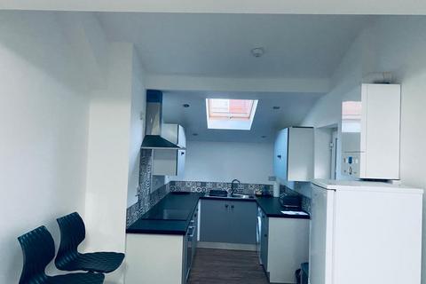 1 bedroom in a house share to rent, Manchester M14