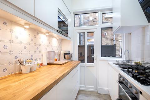 2 bedroom apartment to rent, Kingscourt Road, London SW16