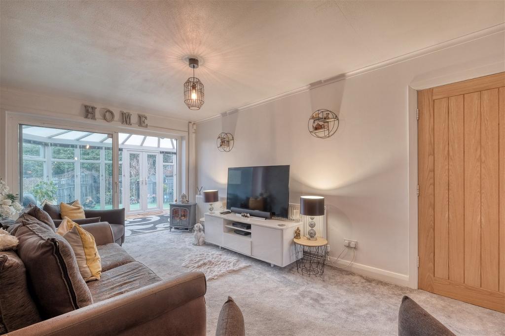 Leach Green Lane, Rednal, Birmingham, B45 8EL 3 bed detached house for