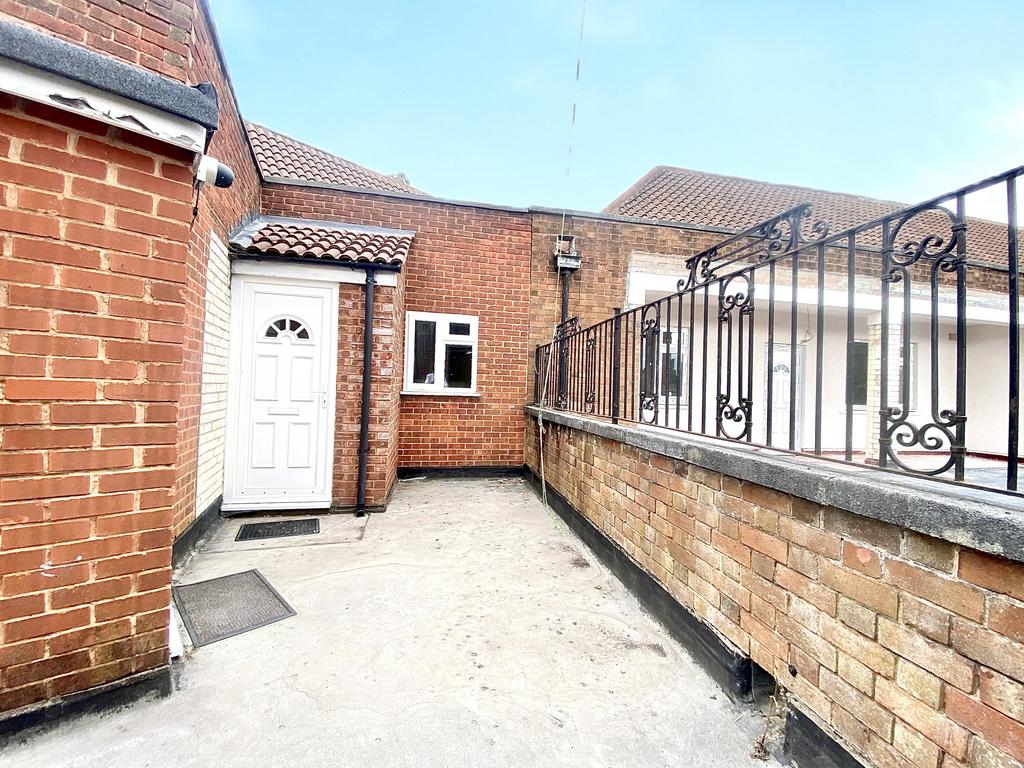 Dartmouth Avenue, Walsall WS3 1 bed flat £550 pcm (£127 pw)