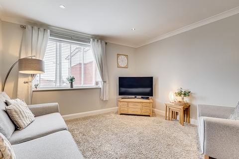 2 bedroom flat for sale, Oak Road South, Benfleet, SS7