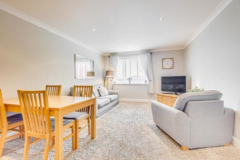 2 bedroom flat for sale, Oak Road South, Benfleet, SS7