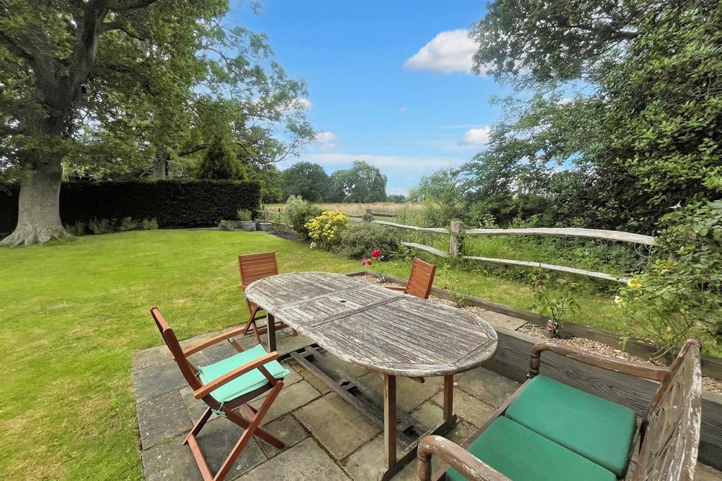 Bloxworth 4 bed detached house for sale £695,000