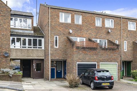 4 bedroom end of terrace house for sale, Holywell Close, London
