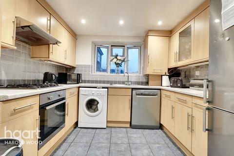 105 Redden Court Road, Romford, RM3 0UL