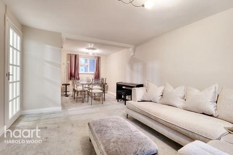 105 Redden Court Road, Romford, RM3 0UL