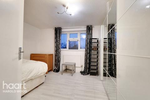 105 Redden Court Road, Romford, RM3 0UL