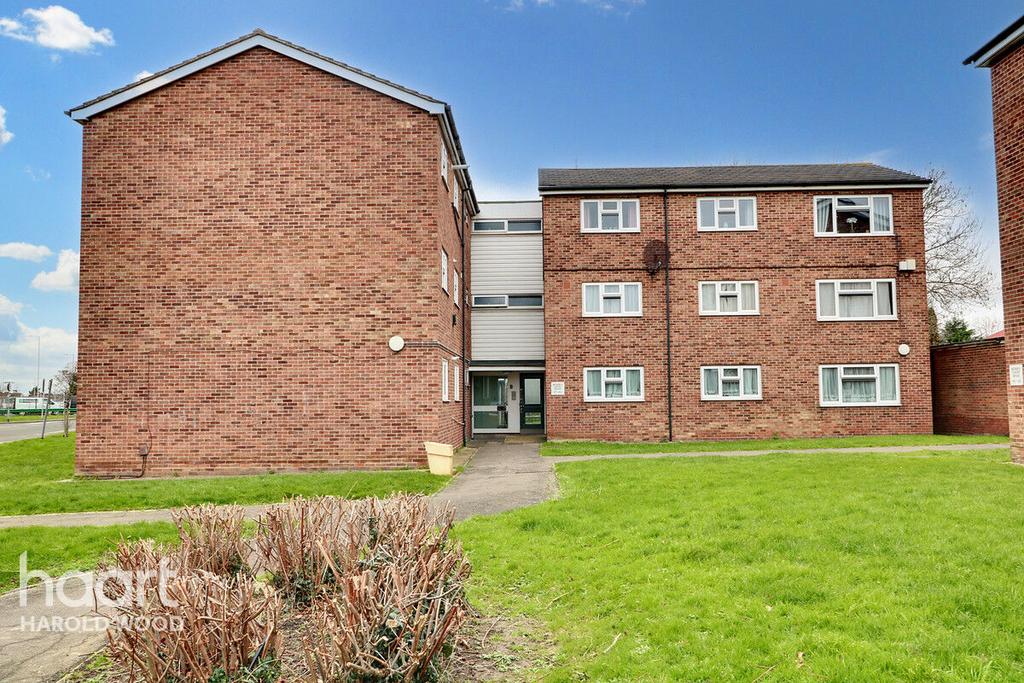 Redden Court Road, Romford 2 bed flat for sale £250,000