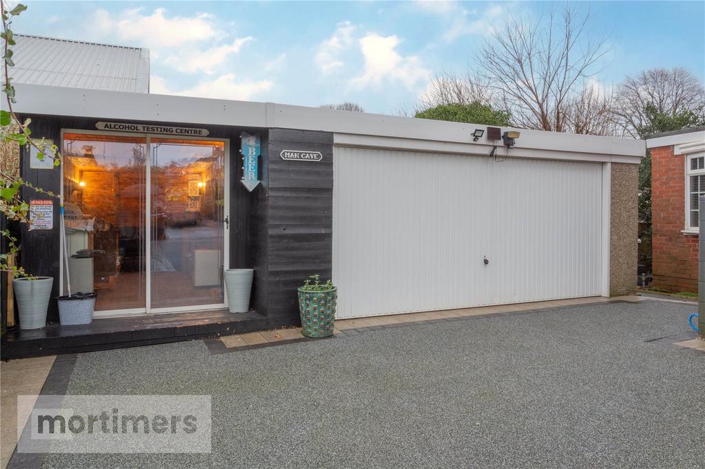 Summer House/Garage