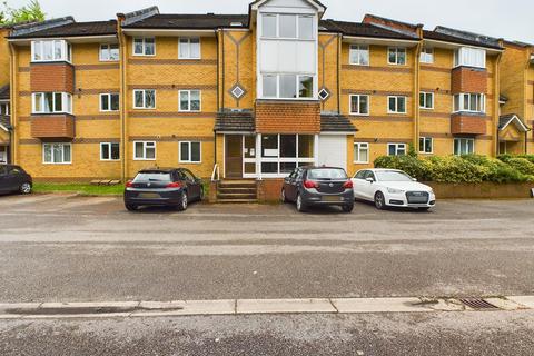 2 bedroom flat for sale, Wheeler Court, Tilehurst, Reading, RG31