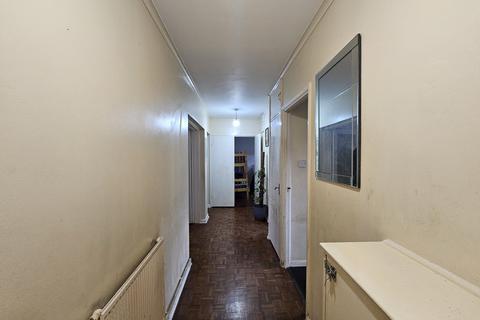 2 bedroom flat for sale, The Paddocks, Wembley, HA9