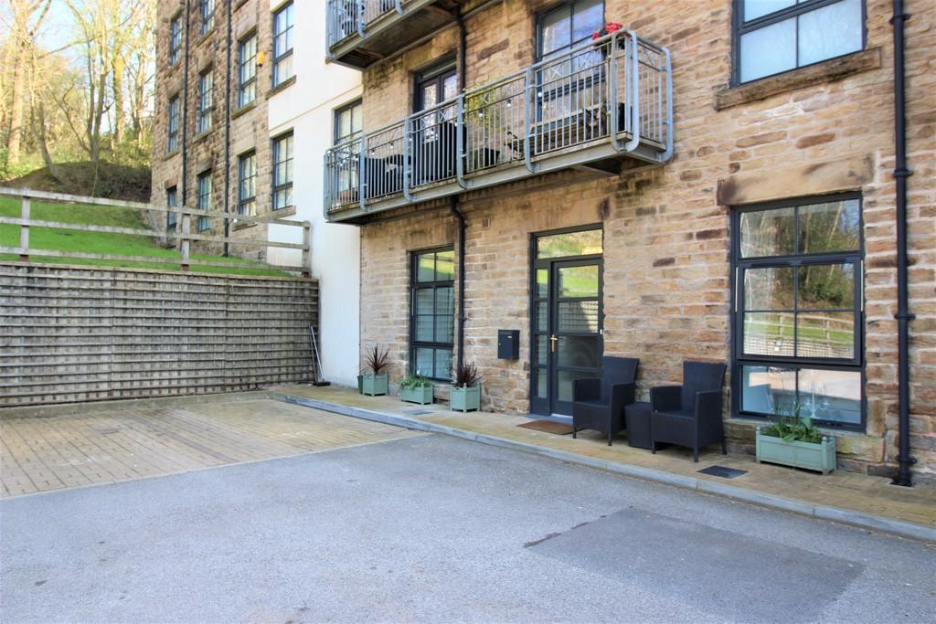 Kinderlee Mill North, Glossop SK13 2 bed apartment - £180,000