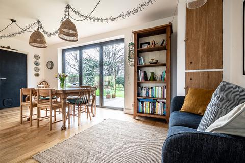 26a Newcourt Road, Topsham, Exeter, EX3 0BT