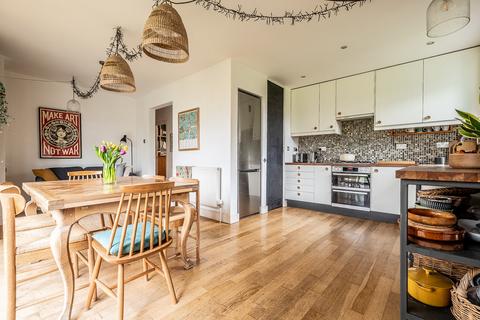 26a Newcourt Road, Topsham, Exeter, EX3 0BT