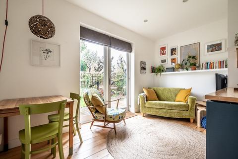26a Newcourt Road, Topsham, Exeter, EX3 0BT