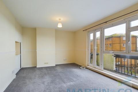 3 bedroom flat to rent, Warren Way, Woodingdean