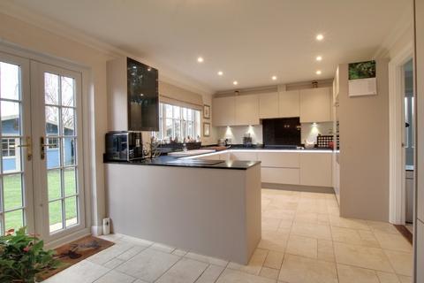 5 bedroom detached house for sale, Nightingale Walk, Manea, March