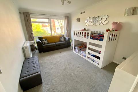 Flat 7, 5 Brambledown Road, Wallington, SM6 0TG
