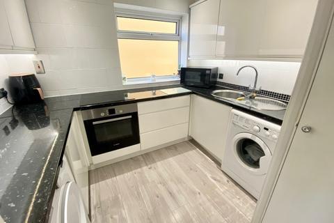 Flat 7, 5 Brambledown Road, Wallington, SM6 0TG