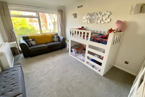 Flat 7, 5 Brambledown Road, Wallington, SM6 0TG