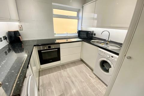 Flat 7, 5 Brambledown Road, Wallington, SM6 0TG