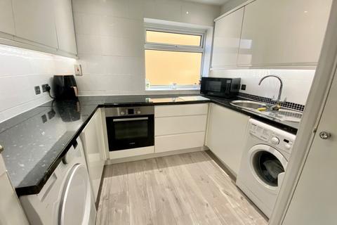 Flat 7, 5 Brambledown Road, Wallington, SM6 0TG