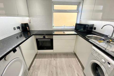 Flat 7, 5 Brambledown Road, Wallington, SM6 0TG