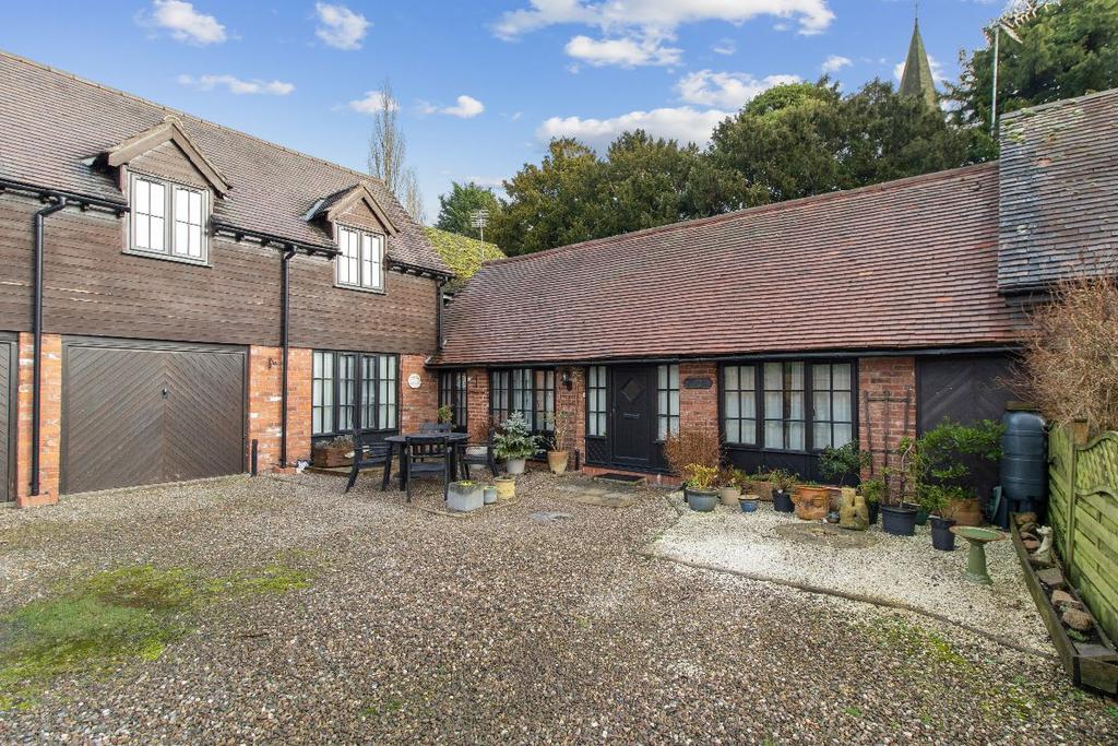 The Village, CliftononTeme, Worcester WR6 3 bed terraced house for