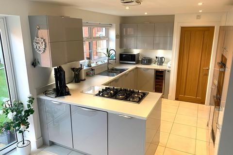 19 Barrel Close, Ottery St Mary, EX11 1GD