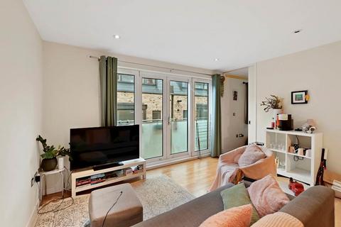 2 bedroom apartment to rent, Tower Bridge Road, London