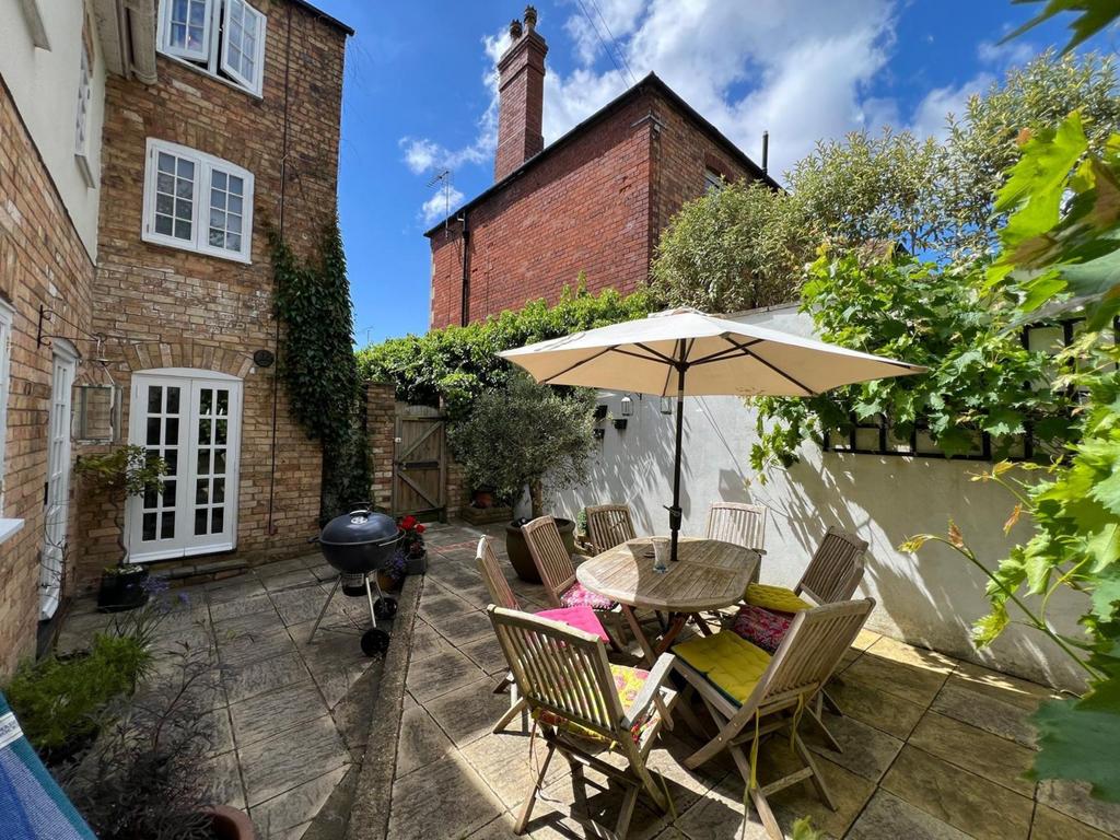 Tinwell Road, Stamford PE9 4 bed townhouse for sale £680,000