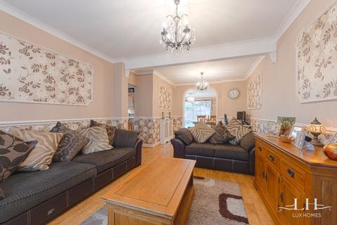 41 Barton Avenue, Romford, RM7 0NB