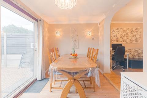 41 Barton Avenue, Romford, RM7 0NB