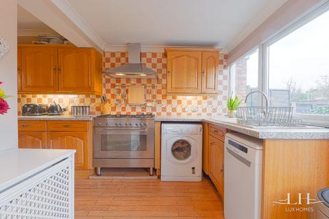 41 Barton Avenue, Romford, RM7 0NB