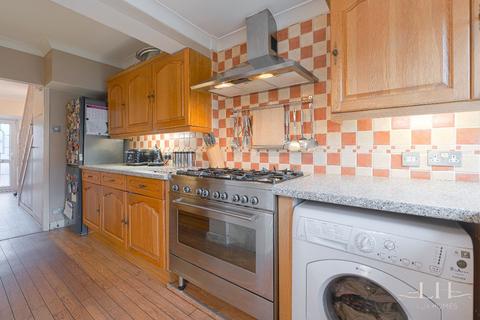 41 Barton Avenue, Romford, RM7 0NB